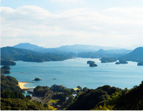 海と緑が美しい景勝地に立つ、絶好のロケーション