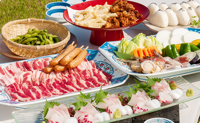 遊んだあとはBBQで賑やかなランチ